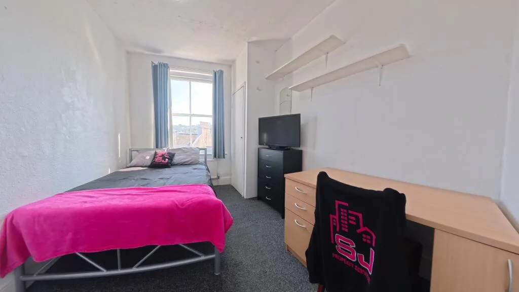 5 bedroom terraced house for rent