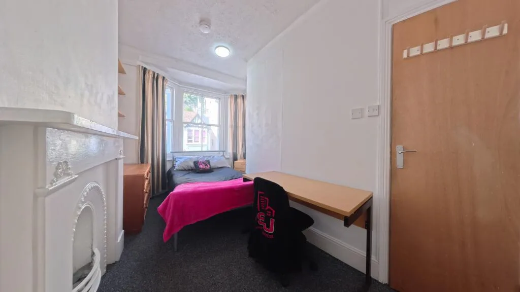5 bedroom terraced house for rent