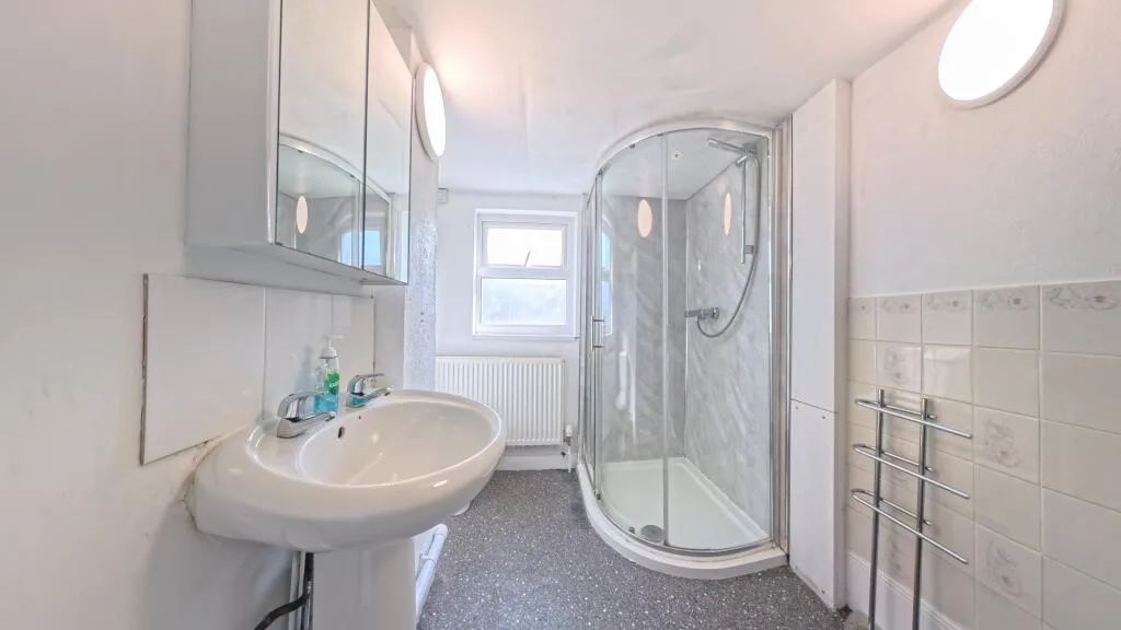 5 bedroom terraced house for rent
