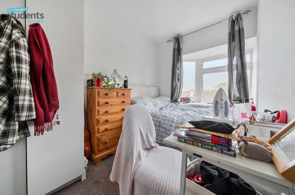 6 bedroom end of terrace house for rent