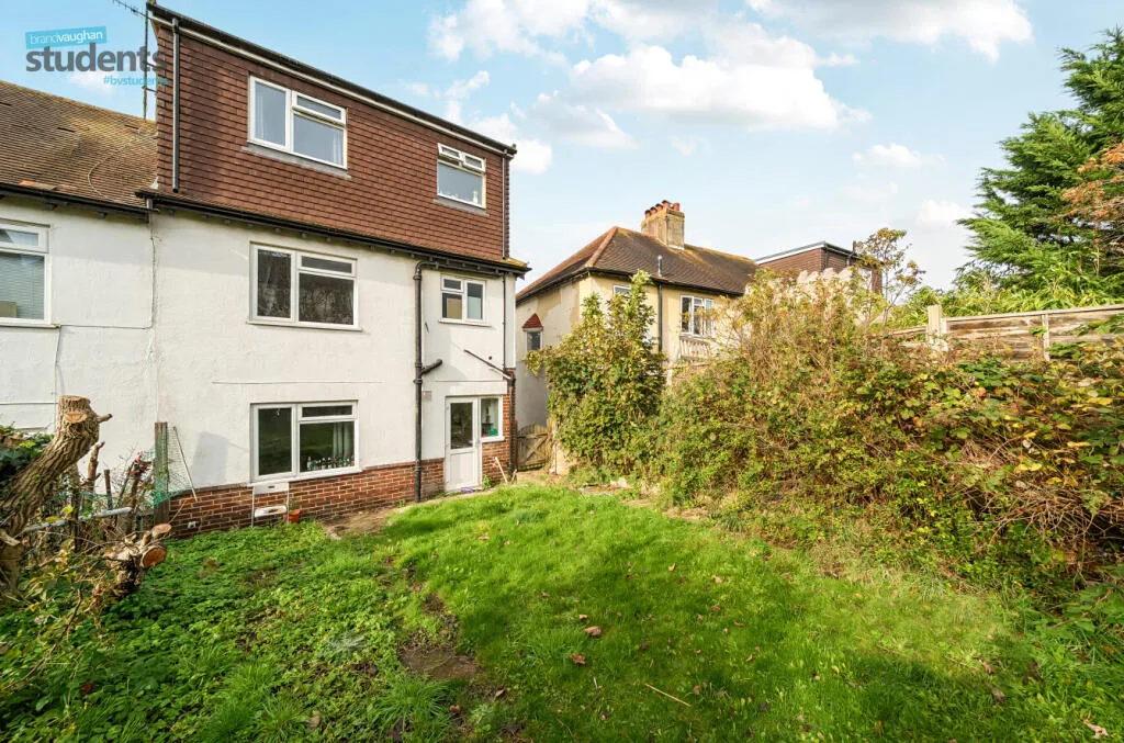 6 bedroom end of terrace house for rent