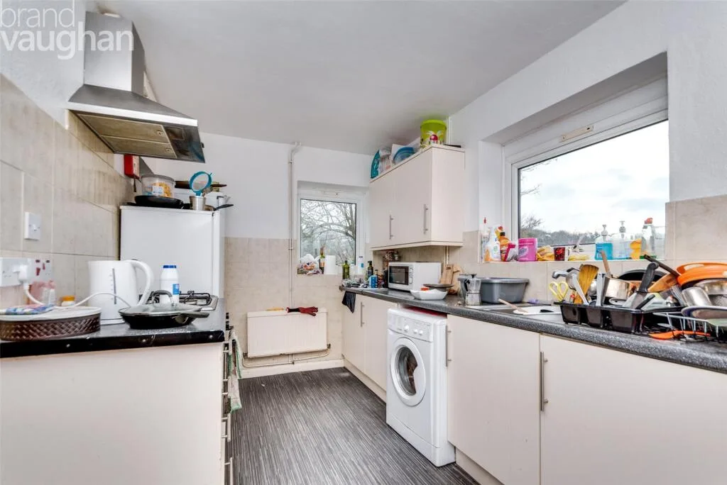 5 bedroom semi-detached house for rent
