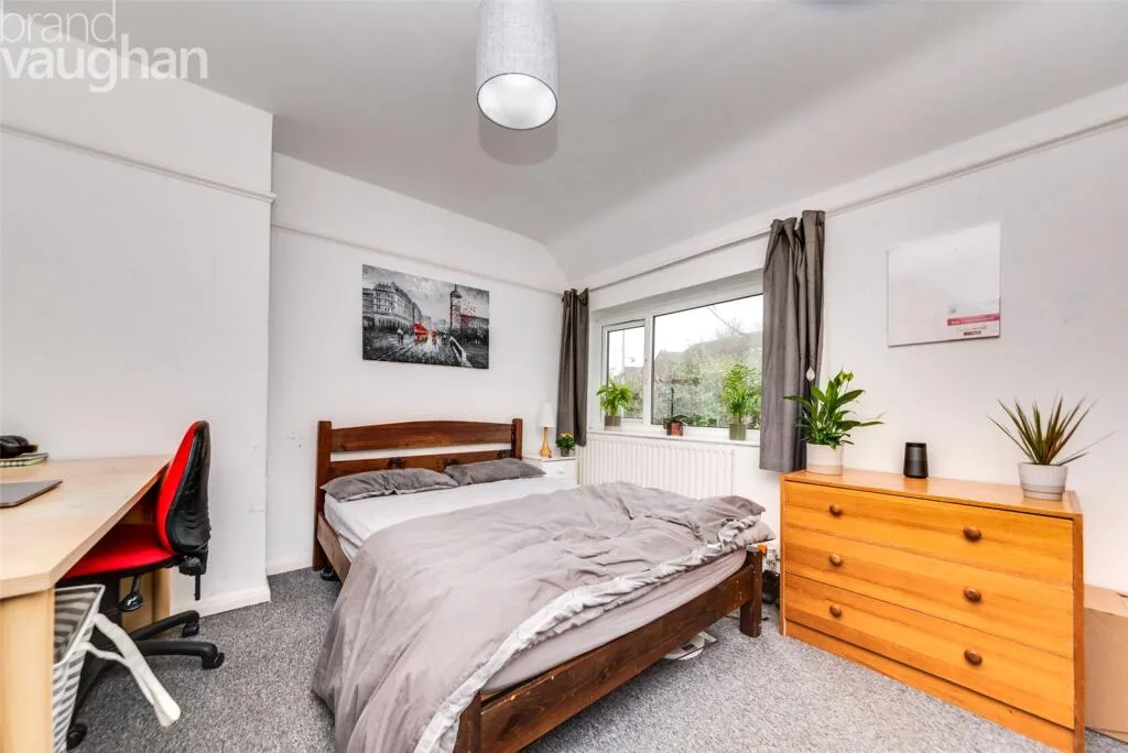 5 bedroom semi-detached house for rent