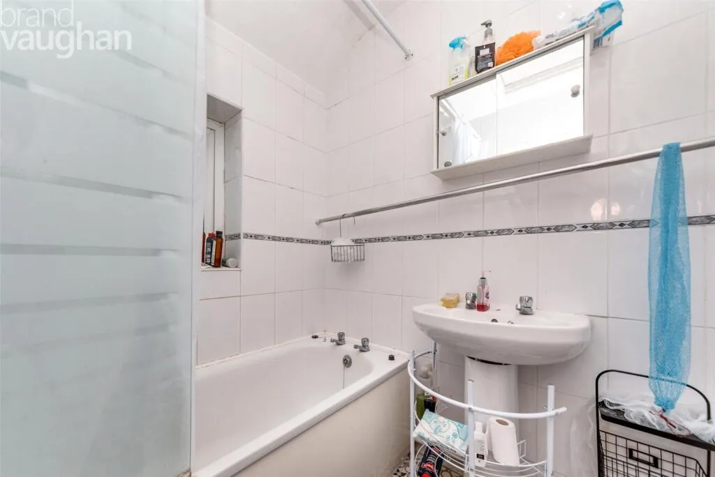 5 bedroom semi-detached house for rent