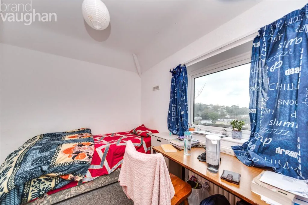 5 bedroom semi-detached house for rent