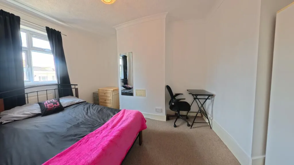 6 bedroom terraced house for rent