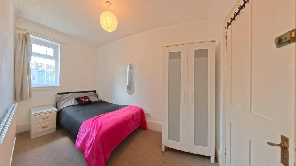 6 bedroom terraced house for rent