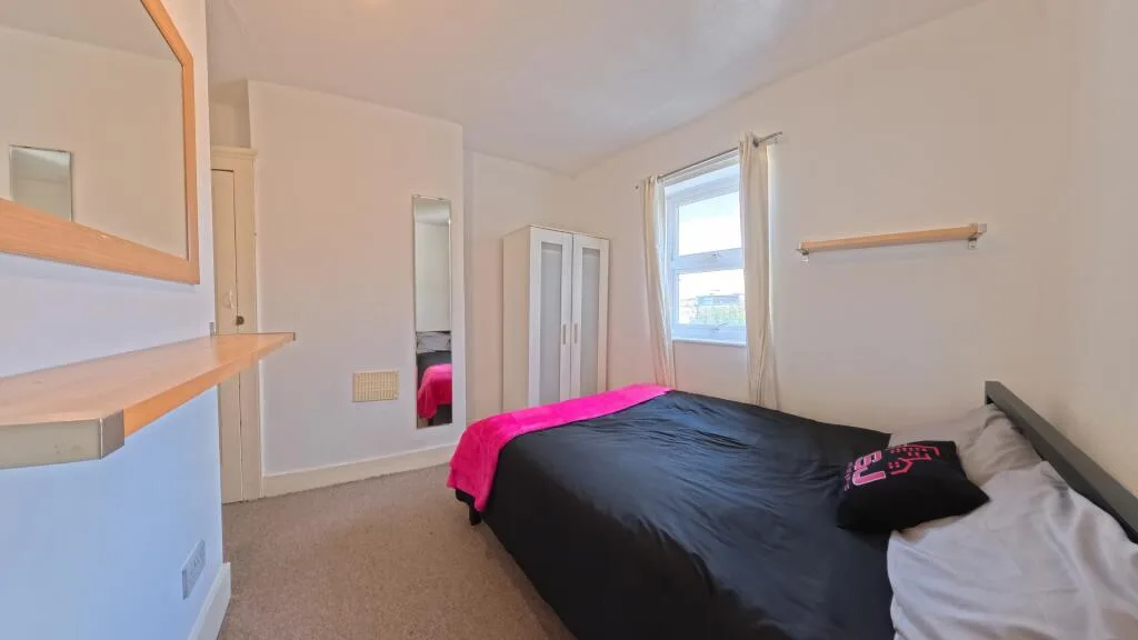 6 bedroom terraced house for rent
