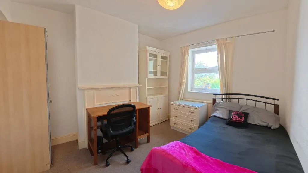6 bedroom terraced house for rent