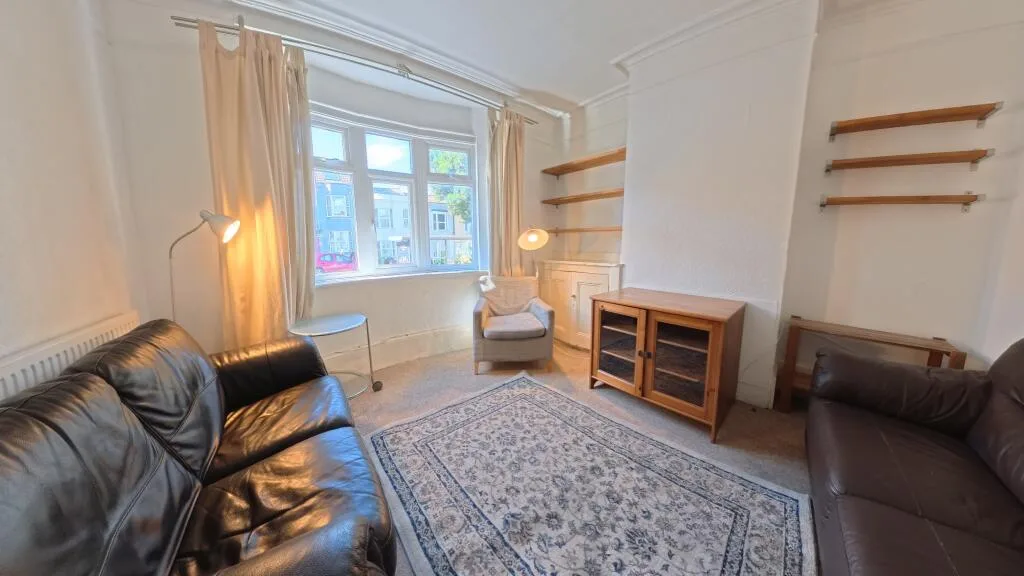 6 bedroom terraced house for rent