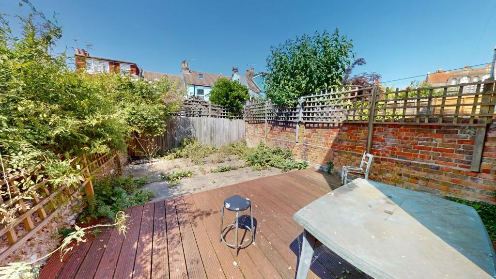 6 bedroom terraced house for rent