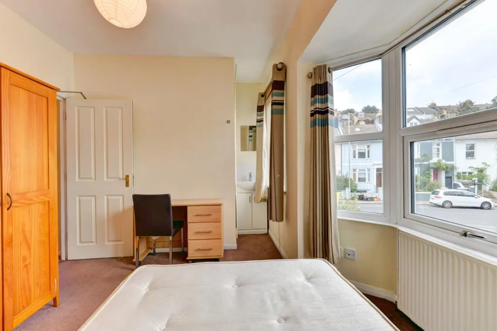 6 bedroom terraced house for rent
