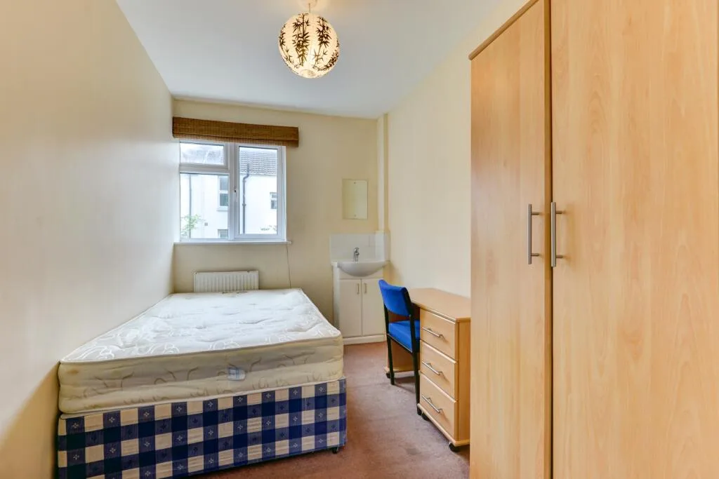 6 bedroom terraced house for rent