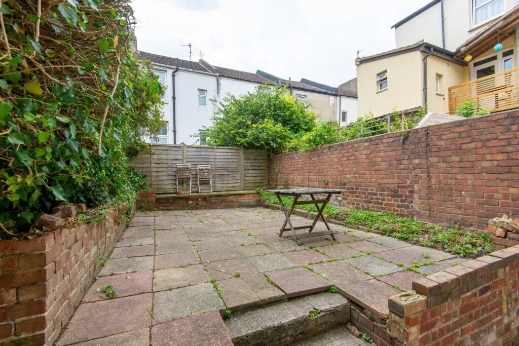 6 bedroom terraced house for rent
