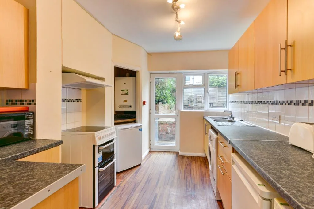 6 bedroom terraced house for rent