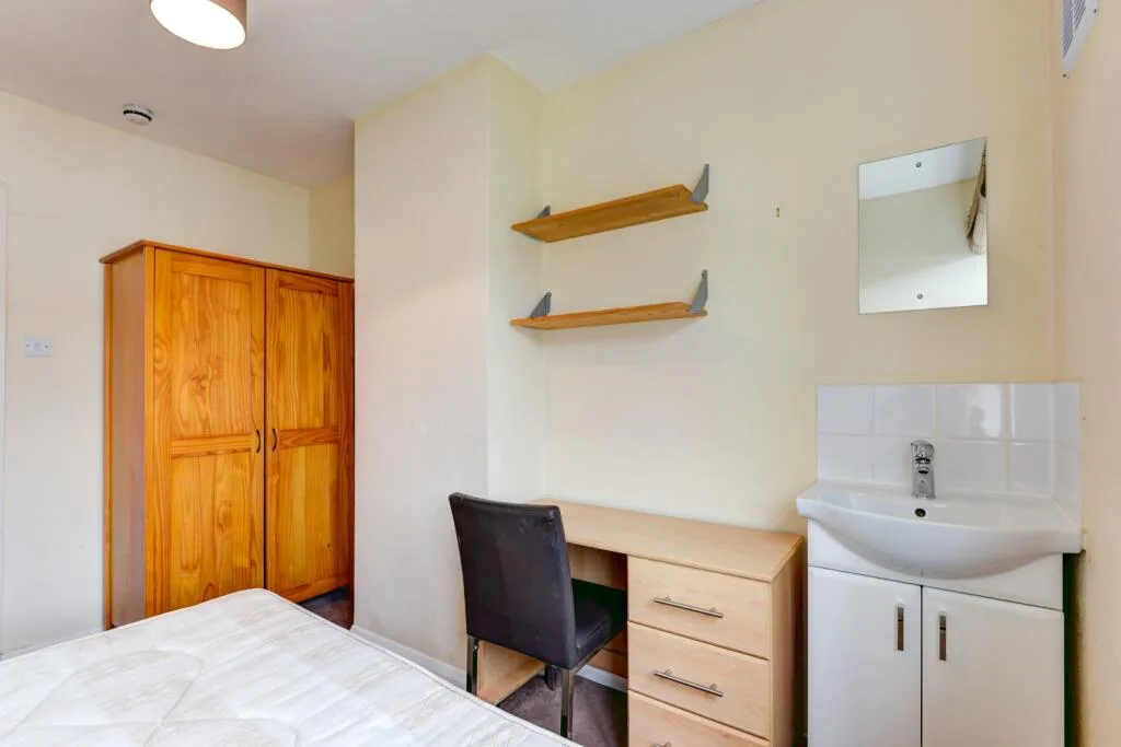 6 bedroom terraced house for rent