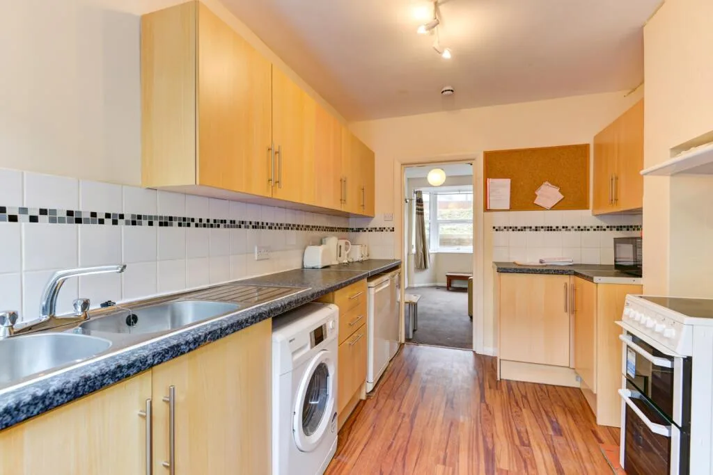 6 bedroom terraced house for rent
