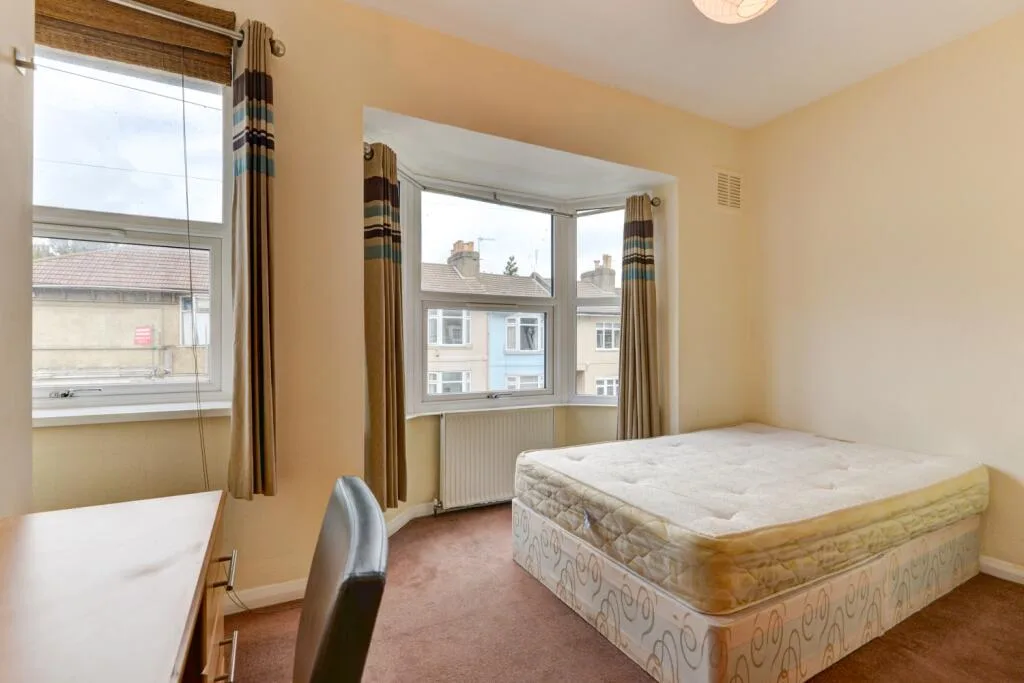 6 bedroom terraced house for rent