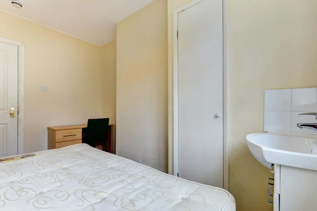 6 bedroom terraced house for rent