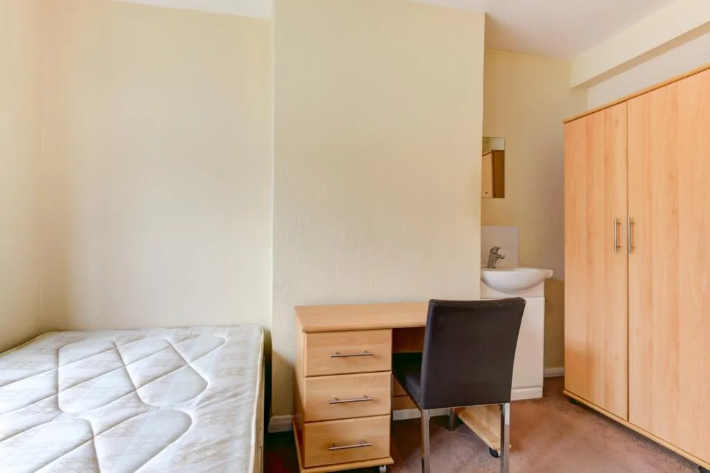 6 bedroom terraced house for rent