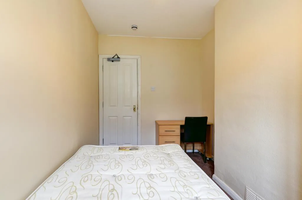 6 bedroom terraced house for rent