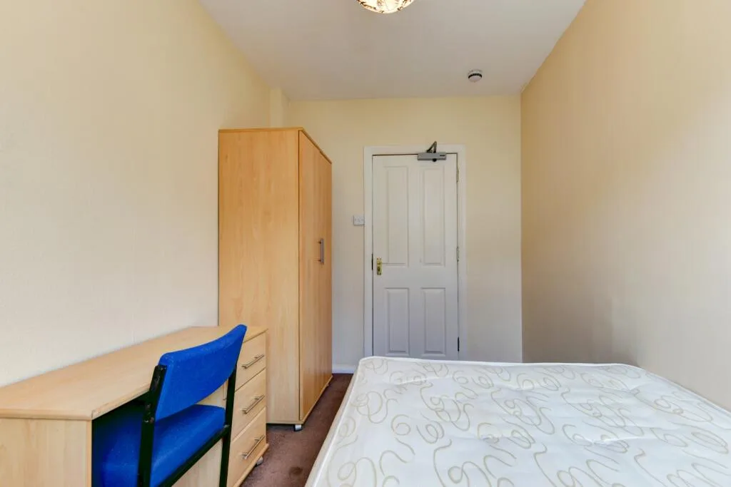 6 bedroom terraced house for rent