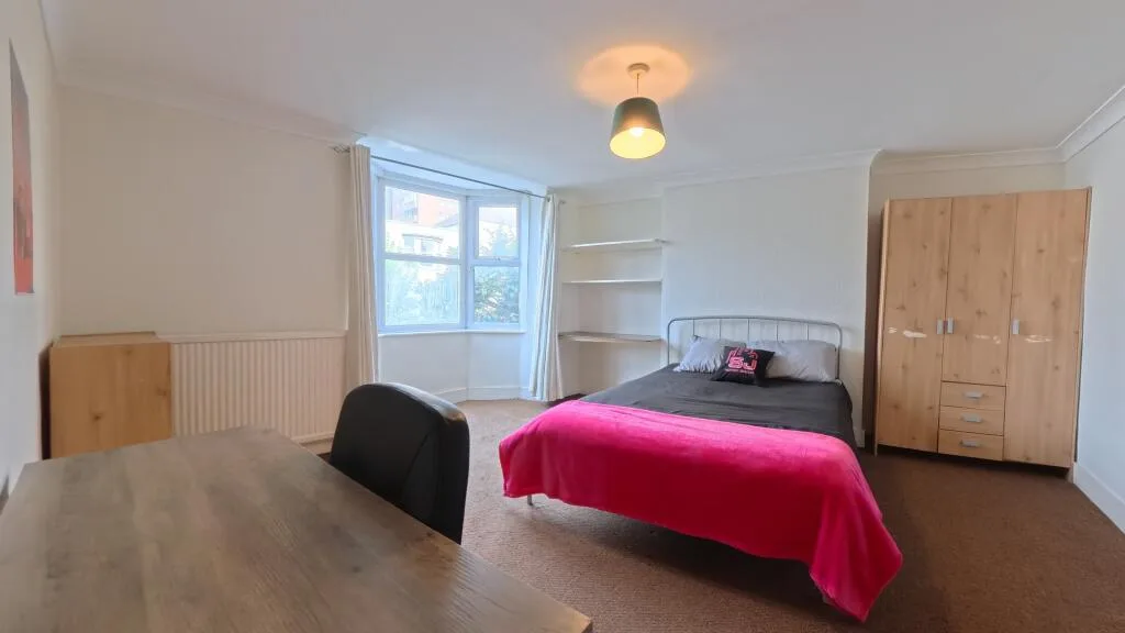 5 bedroom terraced house for rent