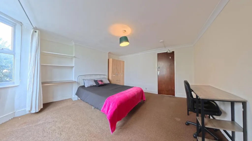 5 bedroom terraced house for rent