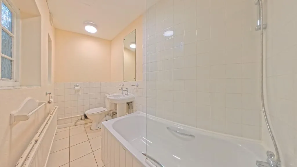5 bedroom terraced house for rent