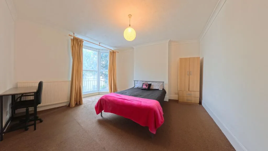 5 bedroom terraced house for rent