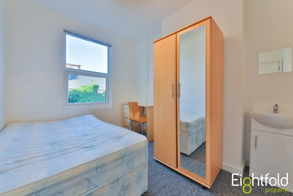 6 bedroom terraced house for rent
