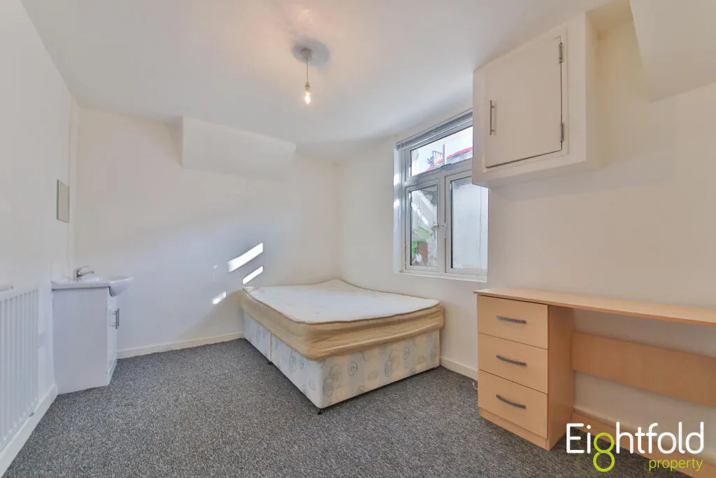 6 bedroom terraced house for rent