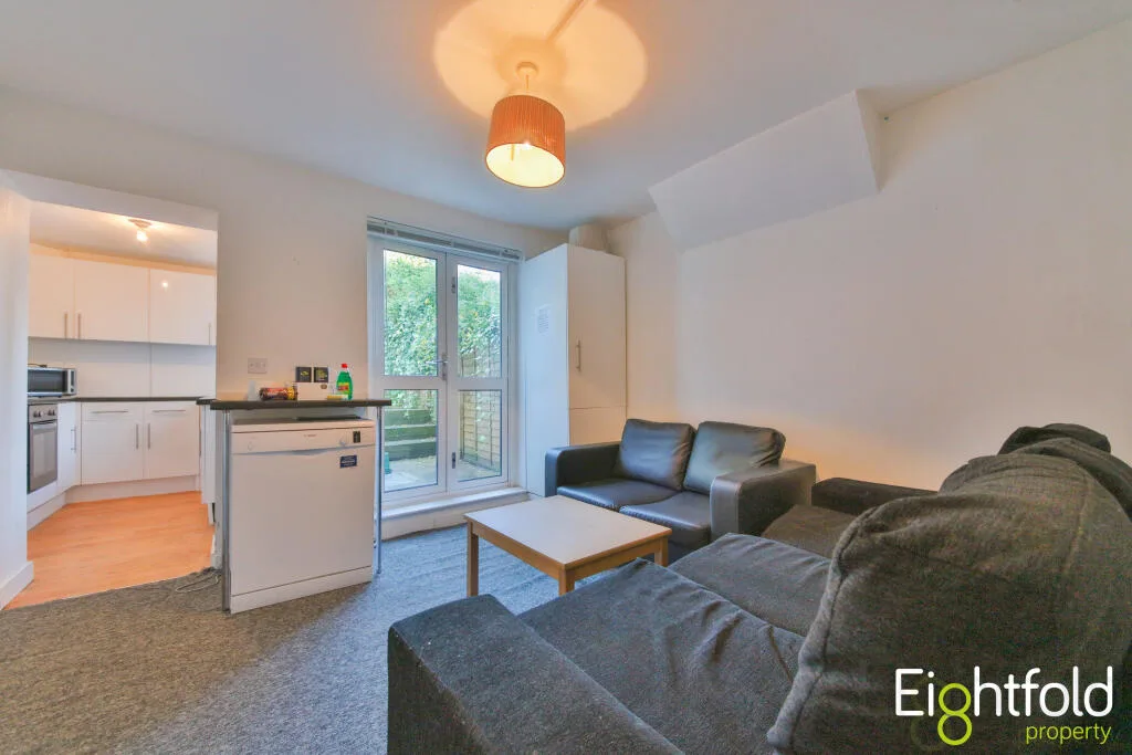 6 bedroom terraced house for rent