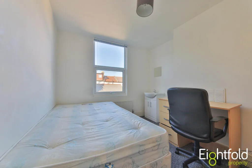 6 bedroom terraced house for rent
