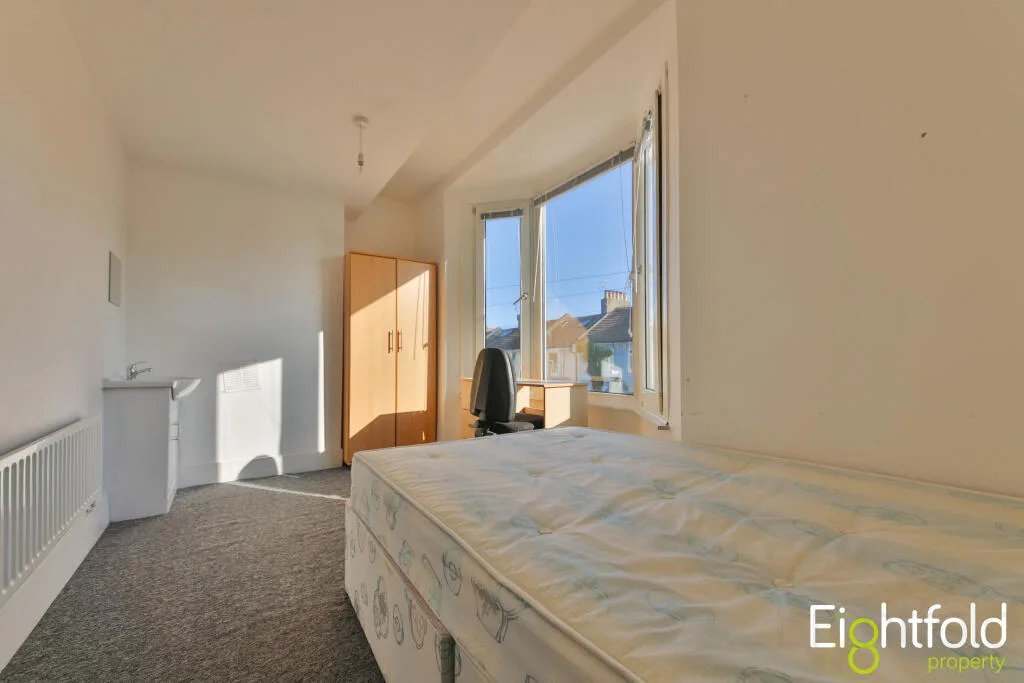 6 bedroom terraced house for rent