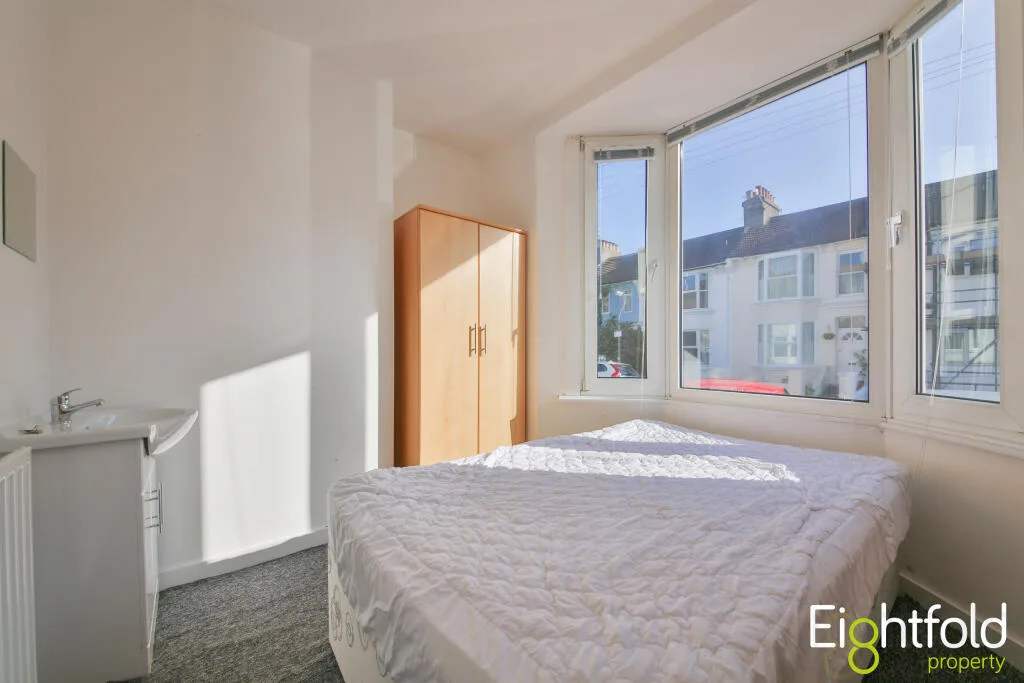6 bedroom terraced house for rent