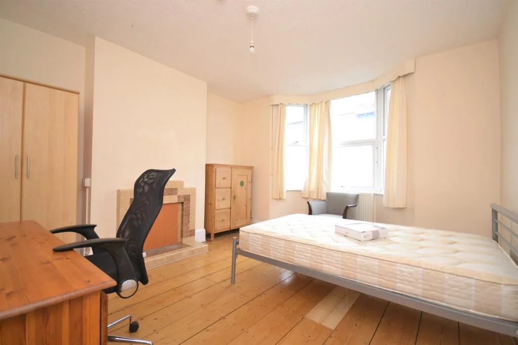 6 bedroom terraced house for rent