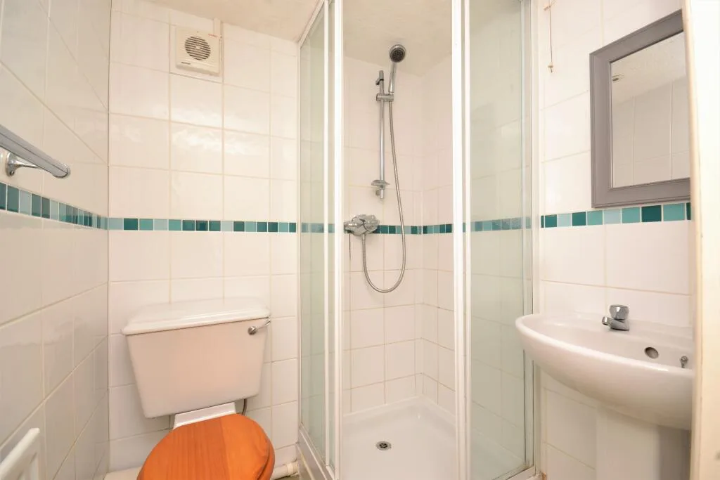 6 bedroom terraced house for rent