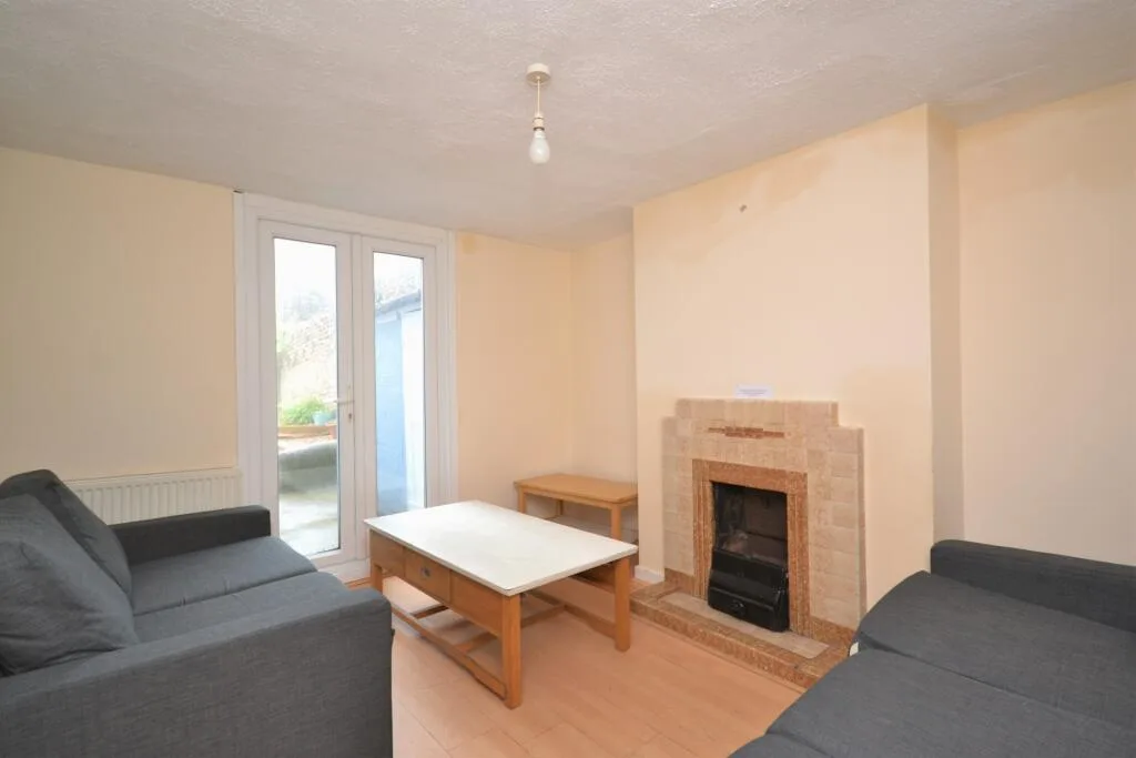 6 bedroom terraced house for rent
