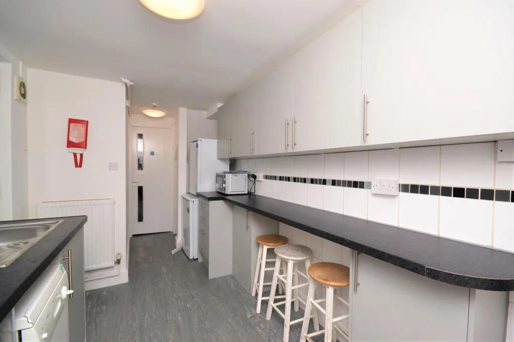 6 bedroom terraced house for rent