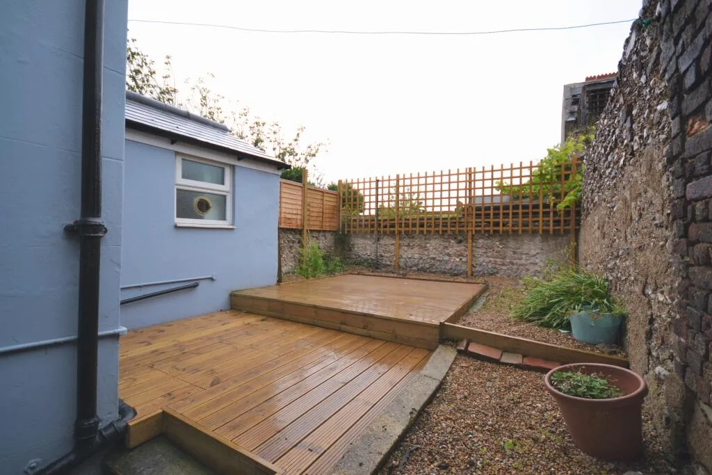 6 bedroom terraced house for rent