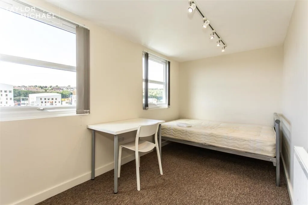 6 bedroom terraced house for rent