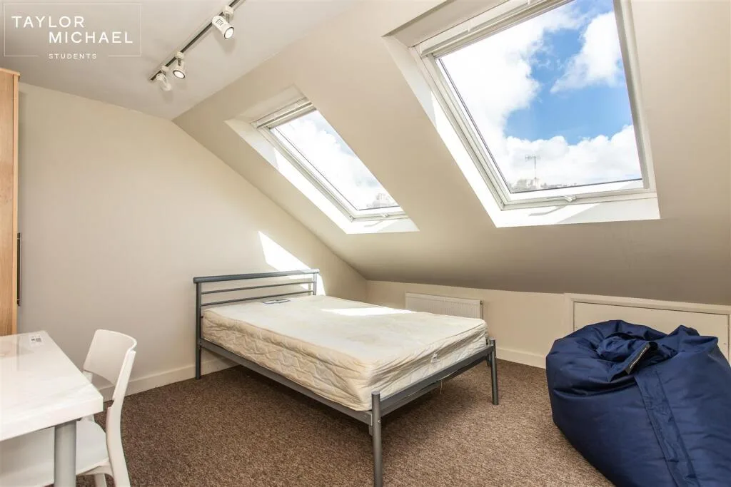6 bedroom terraced house for rent