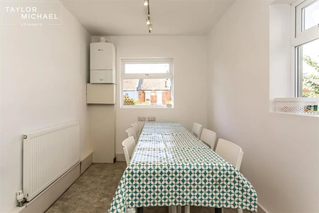 6 bedroom terraced house for rent