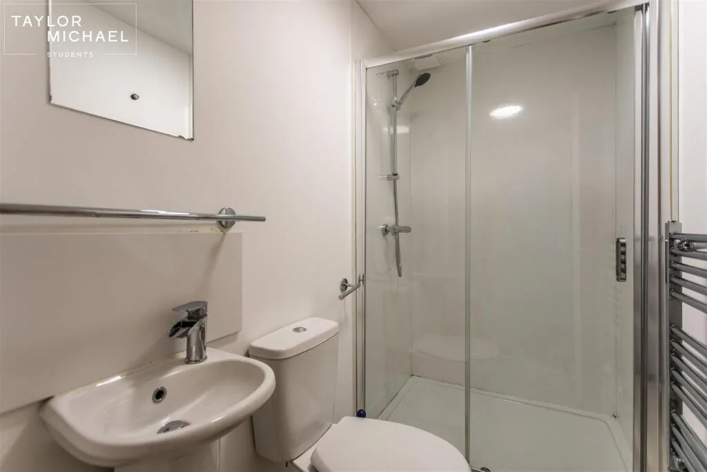6 bedroom terraced house for rent