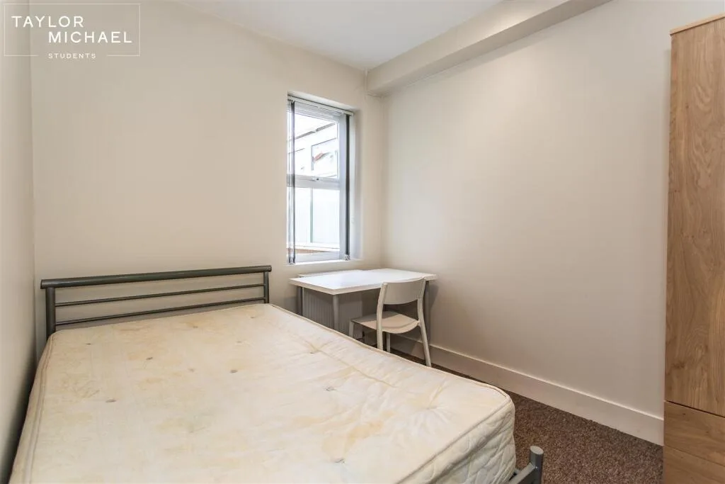 6 bedroom terraced house for rent