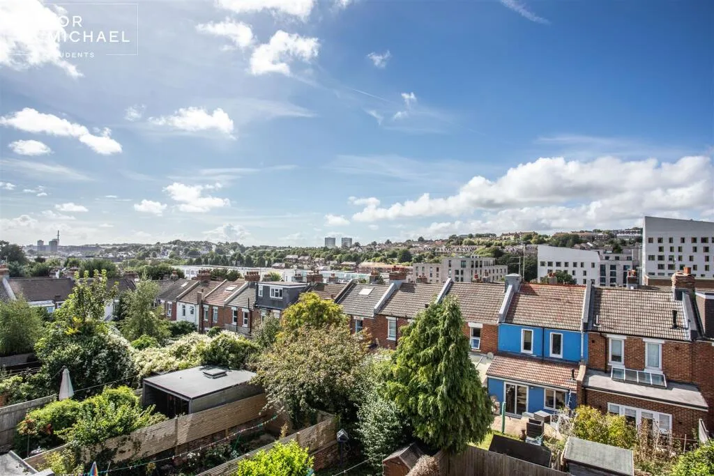 6 bedroom terraced house for rent