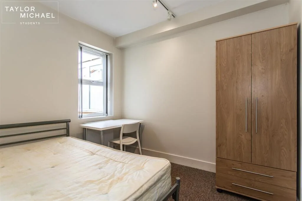 6 bedroom terraced house for rent