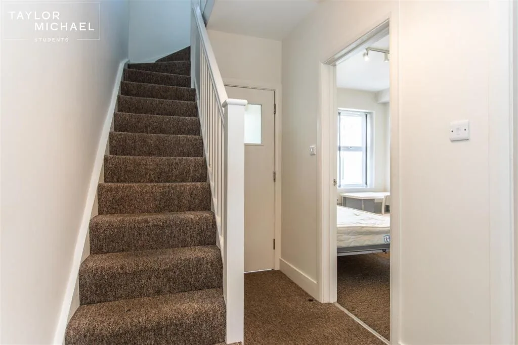 6 bedroom terraced house for rent