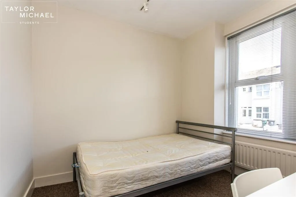 6 bedroom terraced house for rent